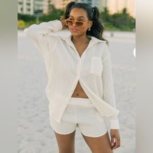 Vestique Women’s M “Coffee Run” Smocked Cream Shorts with Elastic Waist